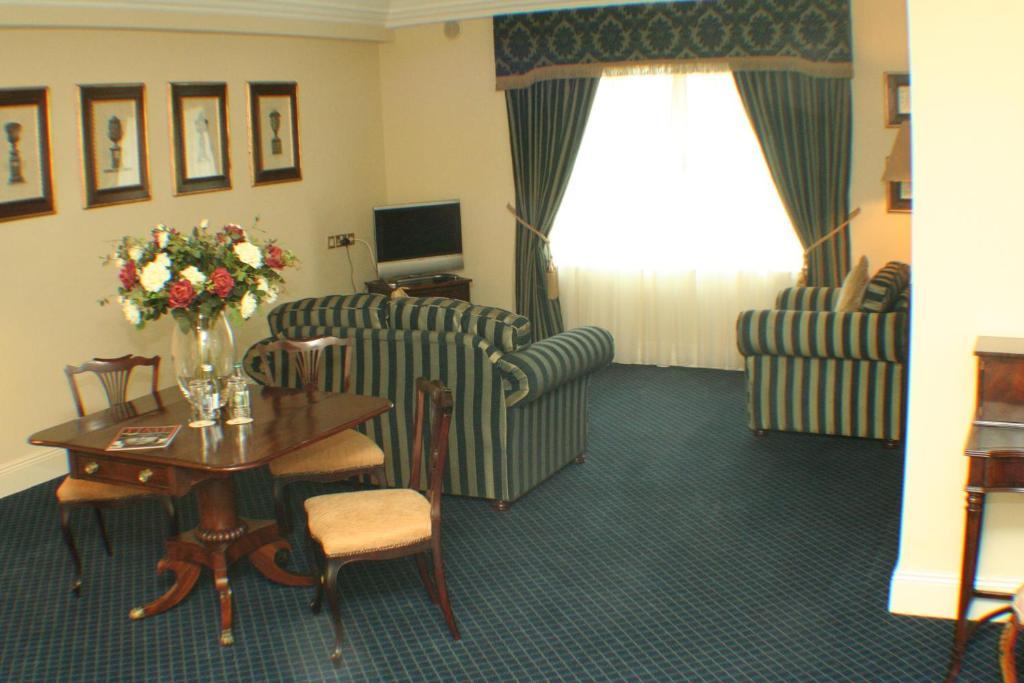 Maudlins House Hotel Naas Exterior photo
